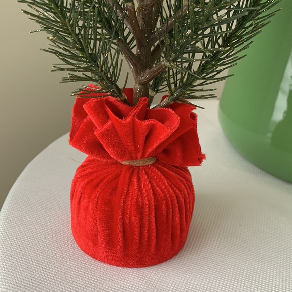 Mini table top Christmas tree 🎄 - Picture 2 of 7